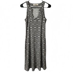 🌹Aryeh  navy and white sleeveless m𝐢𝐝𝐢 dress in a geometric pattern